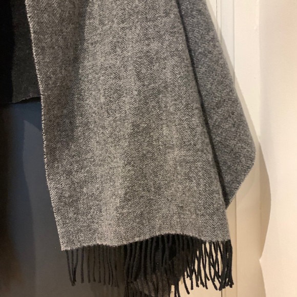 Aritzia Babaton Pure Wool Scarf - Picture 5 of 5